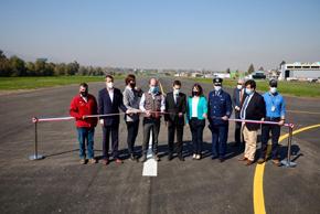 Usando una técnica de pavimento reciclado, inauguran renovación total de la pista y rodajes del aeródromo de Tobalaba