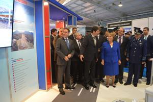 Presidenta Bachelet visitó stand de aeropuertos en fidae 2016