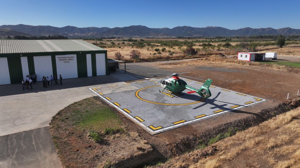 Vista aérea del punto de posada de emergencia para helicópteros construido en el aeródromo Panguilemo, en Talca, región del Maule